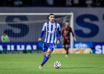 Jonathan Costa supera a marca de 250 jogos como profissional e prevê Avaí encostando no G-4 em caso de sucesso diante do Athletico Paranaense