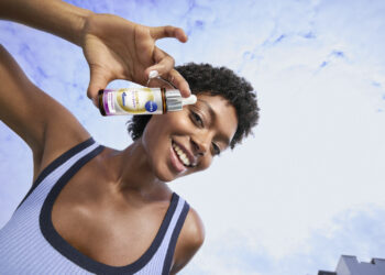 Glow Up: novo sérum da NIVEA alia efeito glow imediato e pele mais uniforme