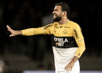 Luciano Castán celebra marca de 600 jogos na carreira