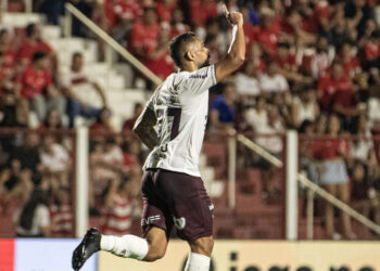 Juninho chega a doze participações em gols na Série B pela Ferroviária: “Seguimos buscando nosso objetivo”