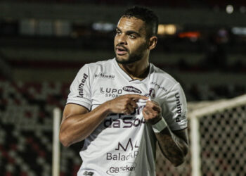 Artilheiro da Ferroviária, Juninho celebra boa fase e destaca sequência invicta do time