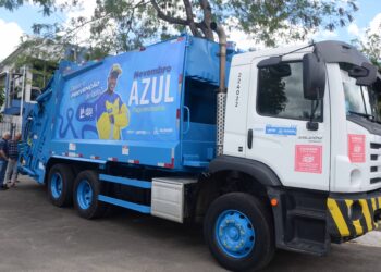 Novembro Azul: Limpurb entrega caminhões plotados em alusão à campanha