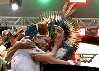 “Quando uso o meu cocar indígena, não o utilizo como enfeite, mas como símbolo da minha origem”, diz Jerônimo Rodrigues ao anunciar R$ 500 milhões em investimentos para os povos originários