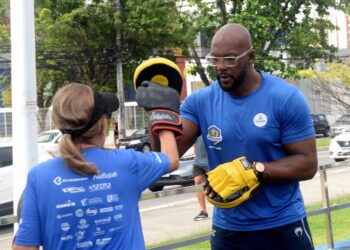 Instrutor da Academia Salvador vence o Jungle Fight 142 e leva a força do MMA para as aulas públicas de boxe e muay thai