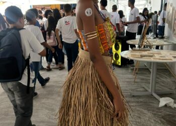 Estudantes da rede estadual de Salvador participam de feira artística