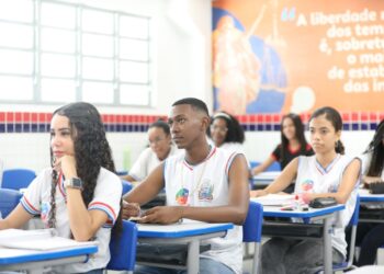 Parcela do Pé-de-Meia de outubro beneficia 300 mil alunos da rede estadual