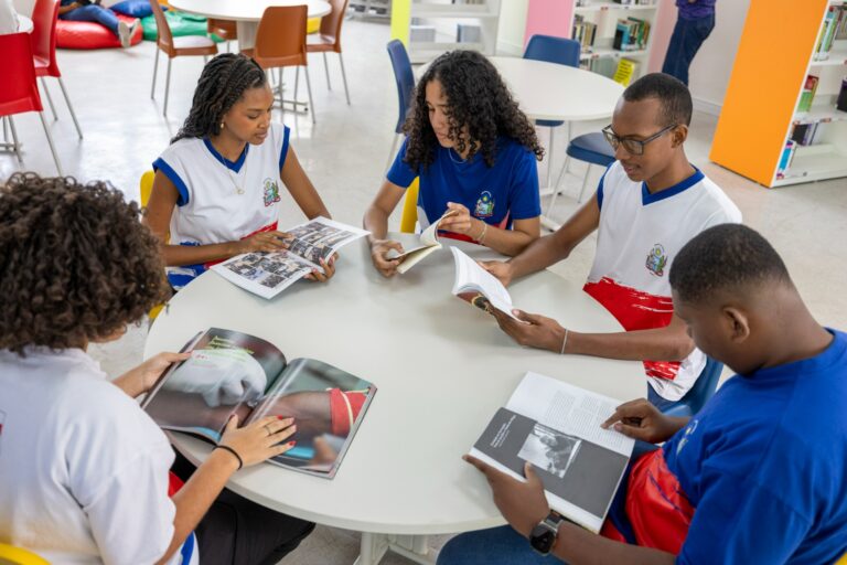 Guia para escolha de obras para bibliotecas