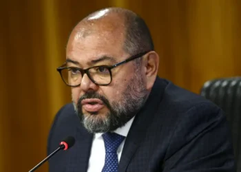 PF aponta ex-ministro de Bolsonaro como pilar institucional de desvios