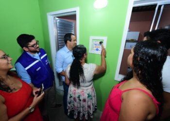 Prefeitura entrega 200 casas reformadas pelo Morar Melhor em Rio Sena e chega a 826 famílias beneficiadas no bairro