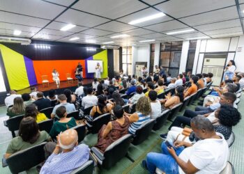 Prefeitura de Camaçari empossa 37 servidores aprovados em concurso público