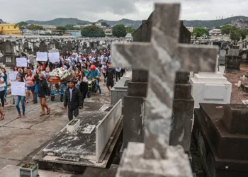 PT, PSOL e PCdoB pedem ao STF acesso de familiares à perícia de corpos