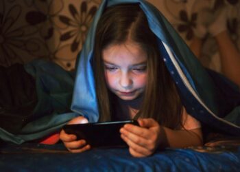 Uso excessivo de telas impactam o desenvolvimento infantil