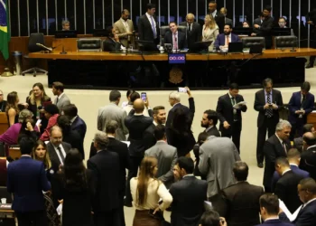 Motta adia votação de PL Antifacção para terça-feira (18)