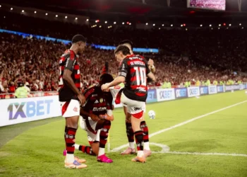 Chance de título do Flamengo dispara após tropeço do Palmeiras; veja as probabilidades