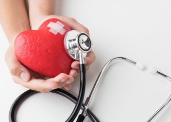 Doença cardiovascular aumenta em mulheres na menopausa e o AVC mata mais mulheres do que homens no Brasil