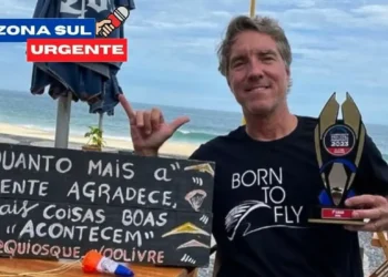Bicampeão de asa-delta morre ao cair de parapente no Rio