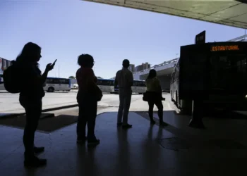 Nove em cada 10 mulheres já sofreram violência ao se deslocar à noite