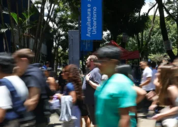 Abstenção no primeiro dia do Enem 2025 chegou a 27%; gabarito sai na próxima quinta-feira