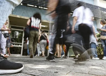 Tema da redação do Enem ajuda a debater etarismo, dizem professores