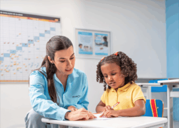 Leitura em voz alta: especialista explica como o hábito fortalece o aprendizado das crianças