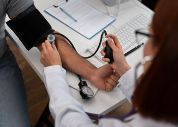 Hábitos preventivos: por que alimentação e exames de rotina ajudam a afastar o risco de câncer