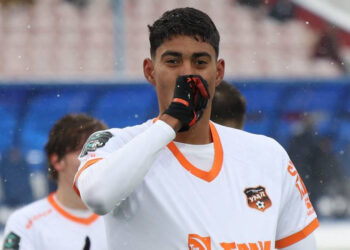 Na neve, Ítalo marca gol em homenagem ao primeiro filho e celebra liderança do Campeonato Russo