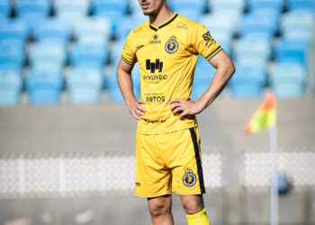 Em temporada de estreia no futebol goiano, zagueiro Parrudo vibra com acesso histórico