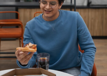 Alimentação inadequada acelera danos oculares em homens