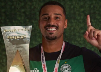 Guilherme Dellatorre finaliza temporada como artilheiro do Coritiba e novo acesso à Série A: “Gratificante”