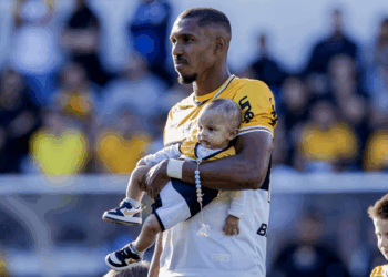 Titular em vitória, lateral baiano mira acesso para a Série A com o Criciúma