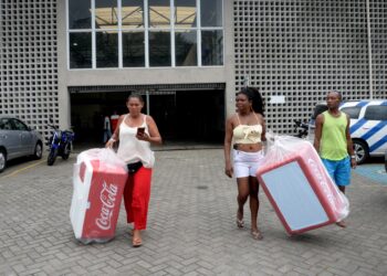 Prefeitura inicia entrega de kits a ambulantes para o Natal do Centro Histórico