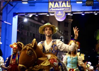 Rua Encantada celebra o Natal Identitário e transforma o Pelourinho em palco vivo da cultura popular