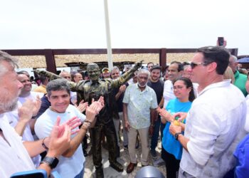 Nova orla de Pituaçu é entregue pela Prefeitura com 20 quadras, 25 quiosques e quatro parques infantis