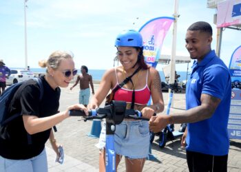 Prefeitura lança campanha de verão dos patinetes elétricos com foco em segurança viária
