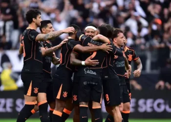 Corinthians e Vasco vencem Cruzeiro e Fluminense nas penalidades e fazem final da Copa do Brasil