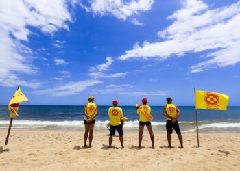 Salvamar reforça atendimento aos banhistas durante o Virada Salvador com uso de motos aquáticas