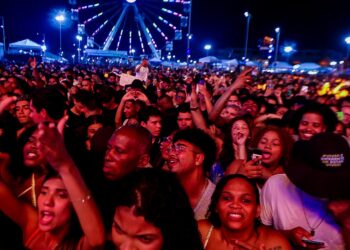 Salvador Digital tem 4,7 mil atendimentos e WhatsApp da Prefeitura soma quase 10 mil interações no 3º dia do Virada Salvador