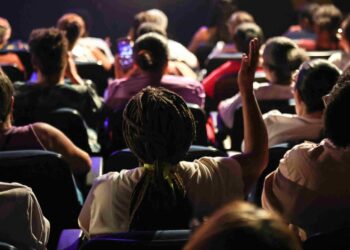 Prefeitura vai levar 800 idosos acolhidos em instituições de longa permanência para Show de Roberto Carlos