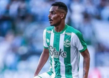 Vitória anuncia contratação de volante Caíque, do Juventude