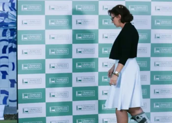 Câmara rejeita cassação da deputada Carla Zambelli