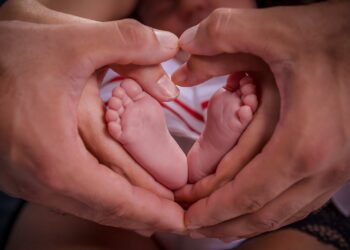 Nascer sem HIV: o papel fundamental da reprodução assistida para pais soropositivos