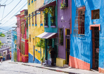 Exposição reúne 27 mulheres fotógrafas para revelar a alma do Bairro Dois de Julho