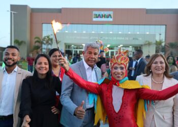 Governo do Estado inaugura Teatro Central da UEFS e amplia espaço cultural e acadêmico no campus
