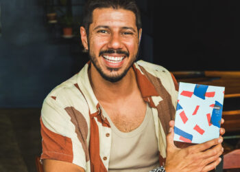 Daniel Farias lança o livro de poesia “TUDINHO” na livraria midialouca (Rio Vermelho)