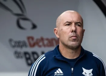 Cruzeiro oficializa saída do técnico Leonardo Jardim