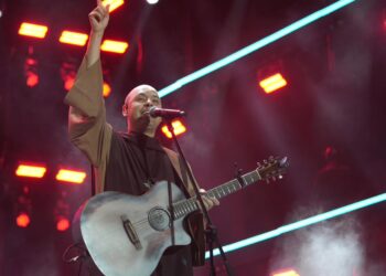 Apresentação de Frei Gilson reúne milhares de fiéis na Boca do Rio e consolida Salvador como capital do turismo religioso