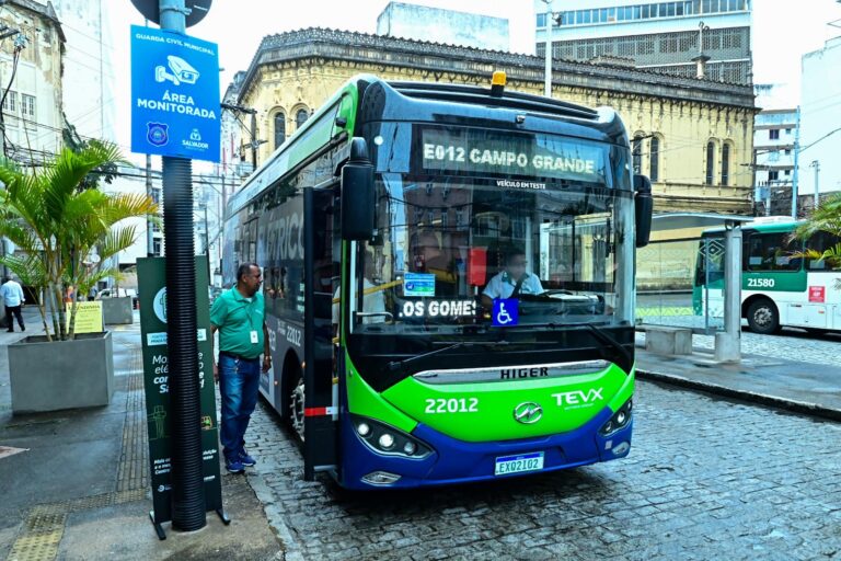 Ônibus elétrico no Centro Histórico