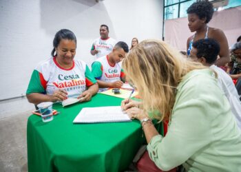 Aposentados, pensionistas e servidores do ISSM retiram cupom da Cesta Natalina