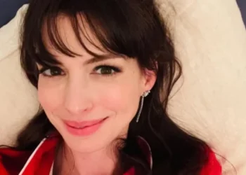 Anne Hathaway é fã de música brasileira e cita Gabriel Jesus