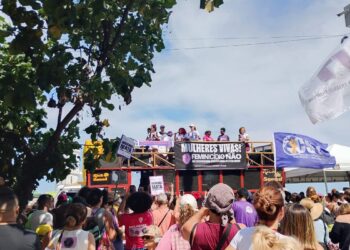 Mulheres protestam contra feminicídio e pedem maior presença do Estado